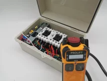 Afbeelding REMOTE CONTROL VHF Stop/start singel speed NS op-neer