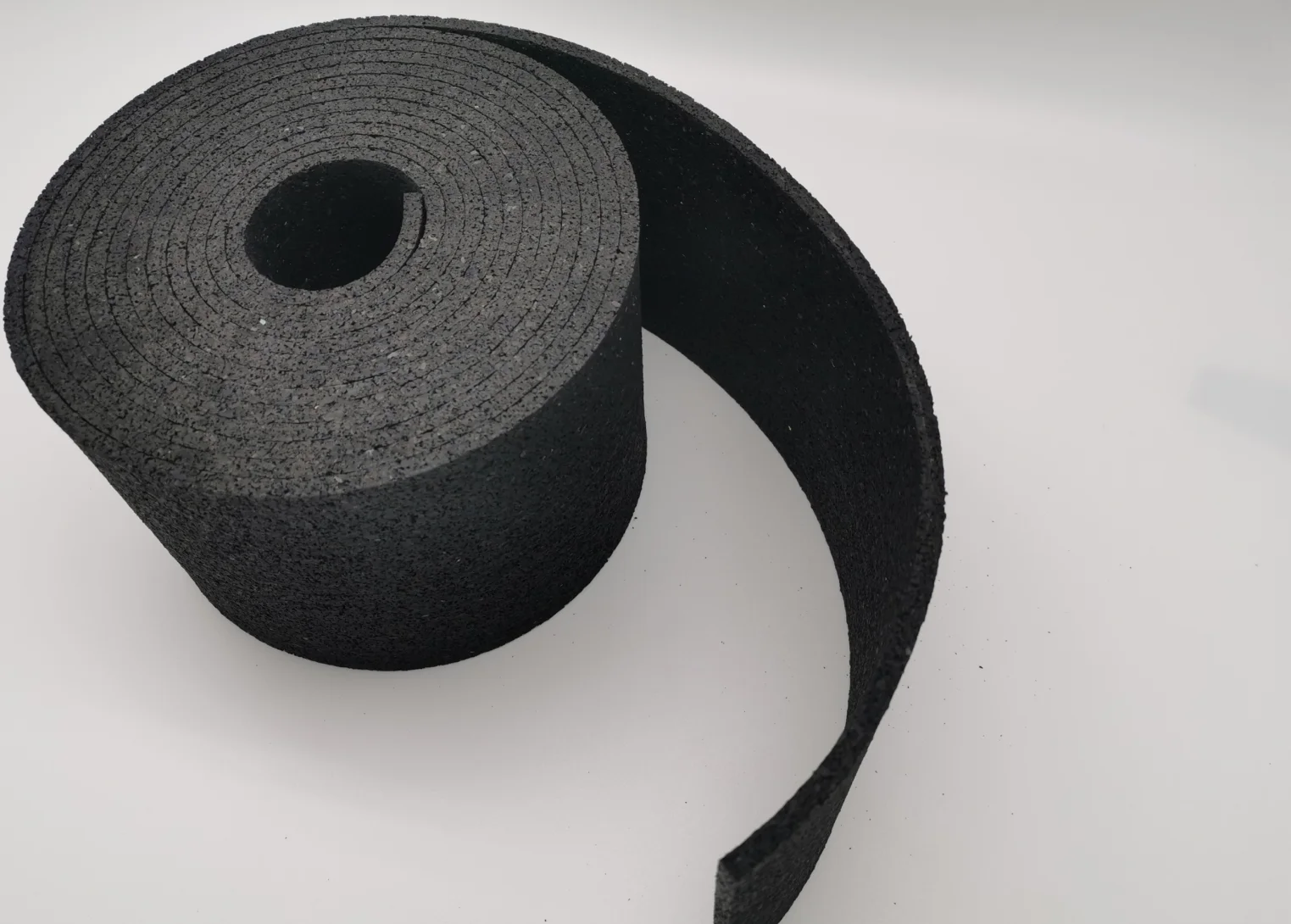 Afbeelding Antislipmatten gevulcaniseerd granulaatrubber 0,6µ 6000x150x8 mm
